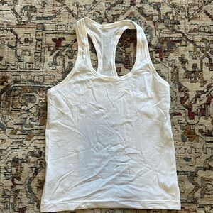 NWOT Lululemon swiftly tank top. Race length.